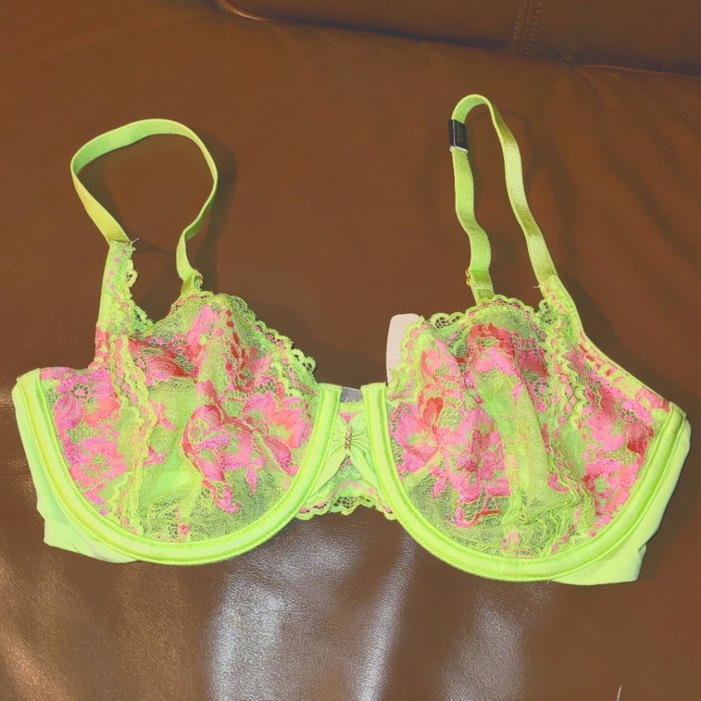Victoria secret bra 32D